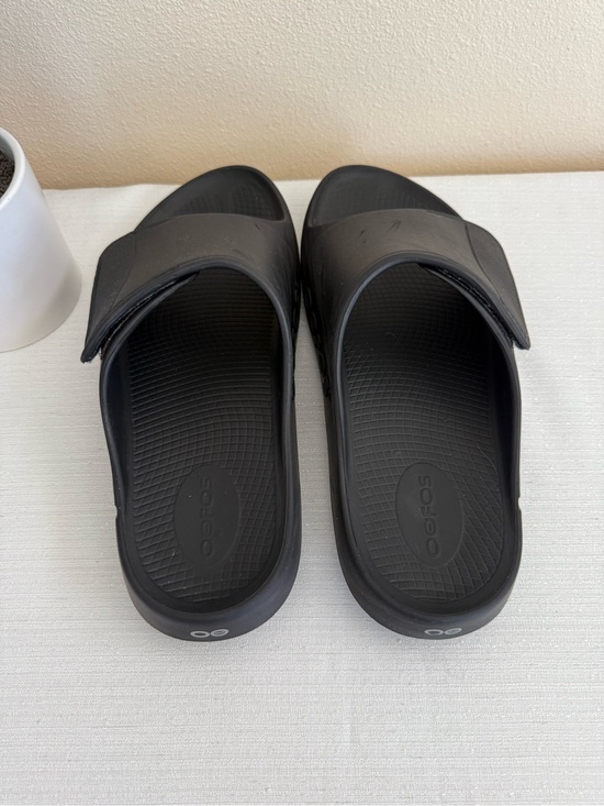 OOFOS Black Slide Unisex Sandals - Adjustable Strap main image 9
